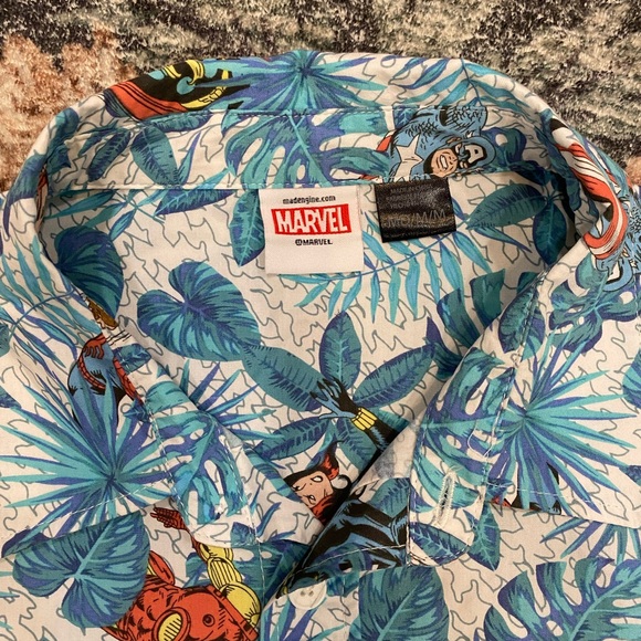 Marvel Avengers Hawaiian Button Up Iron Man Thor Hulk Widow Spider Man Cap MED - Picture 2 of 5
